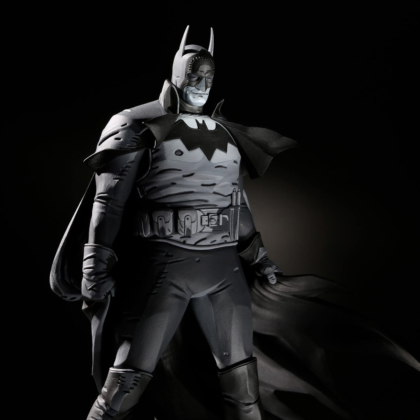 Dc Direct Batman Black & White: Batman By Mike Mignola (Gotham By Gaslight) 1:10 Resin Statue
