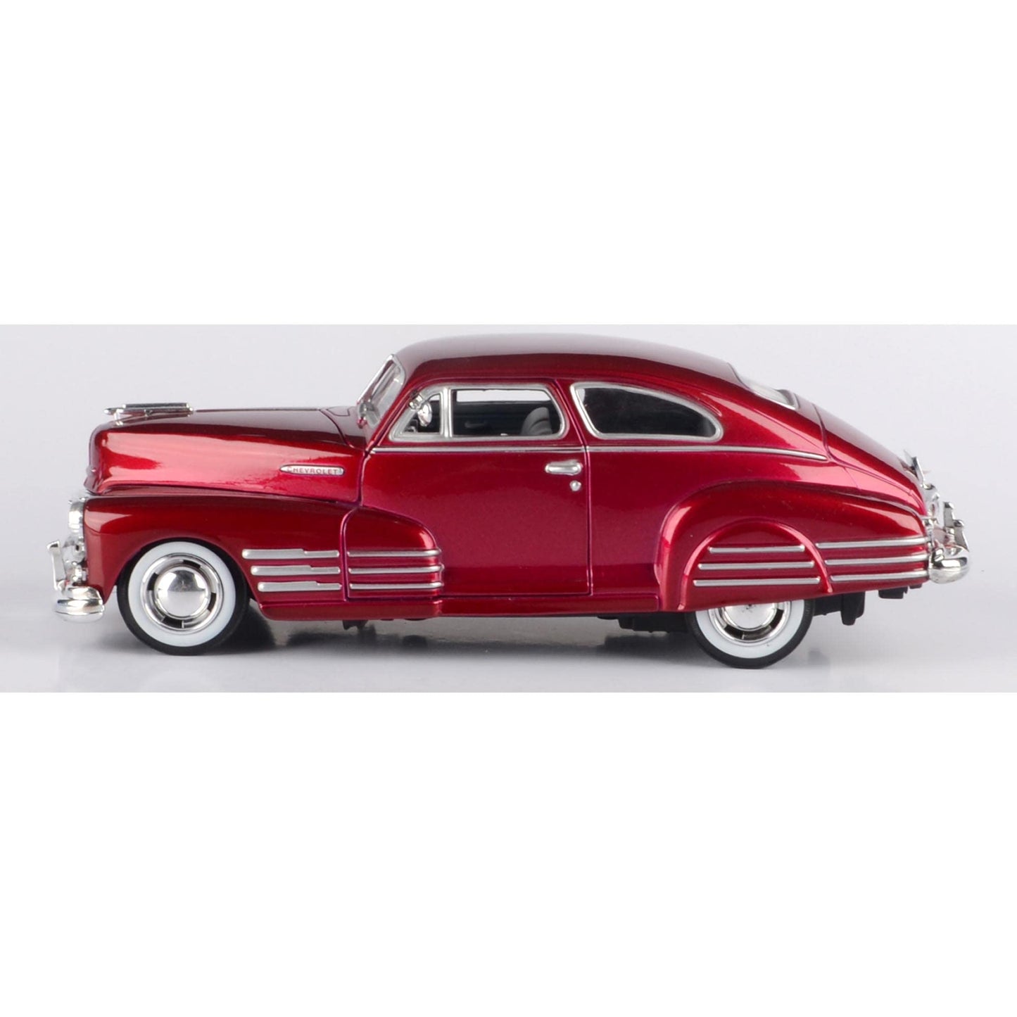1948 Chevy Aerosedan Fleetline  Red - Motormax enhanced American 73266 - 1/24 Scale Diecast Model Car  unisex-children