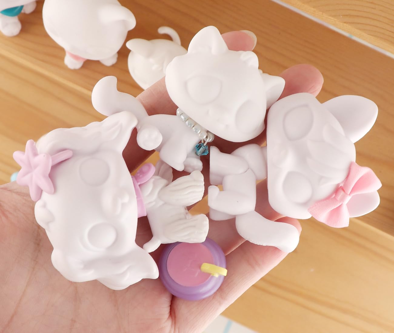 16pcs/Lot White Base for Pet Shop Cat Dog Fox Timber Wolf Sitting Cat Persian Cat Collie Deer Great Dane Cocker Spaniel Dachshun