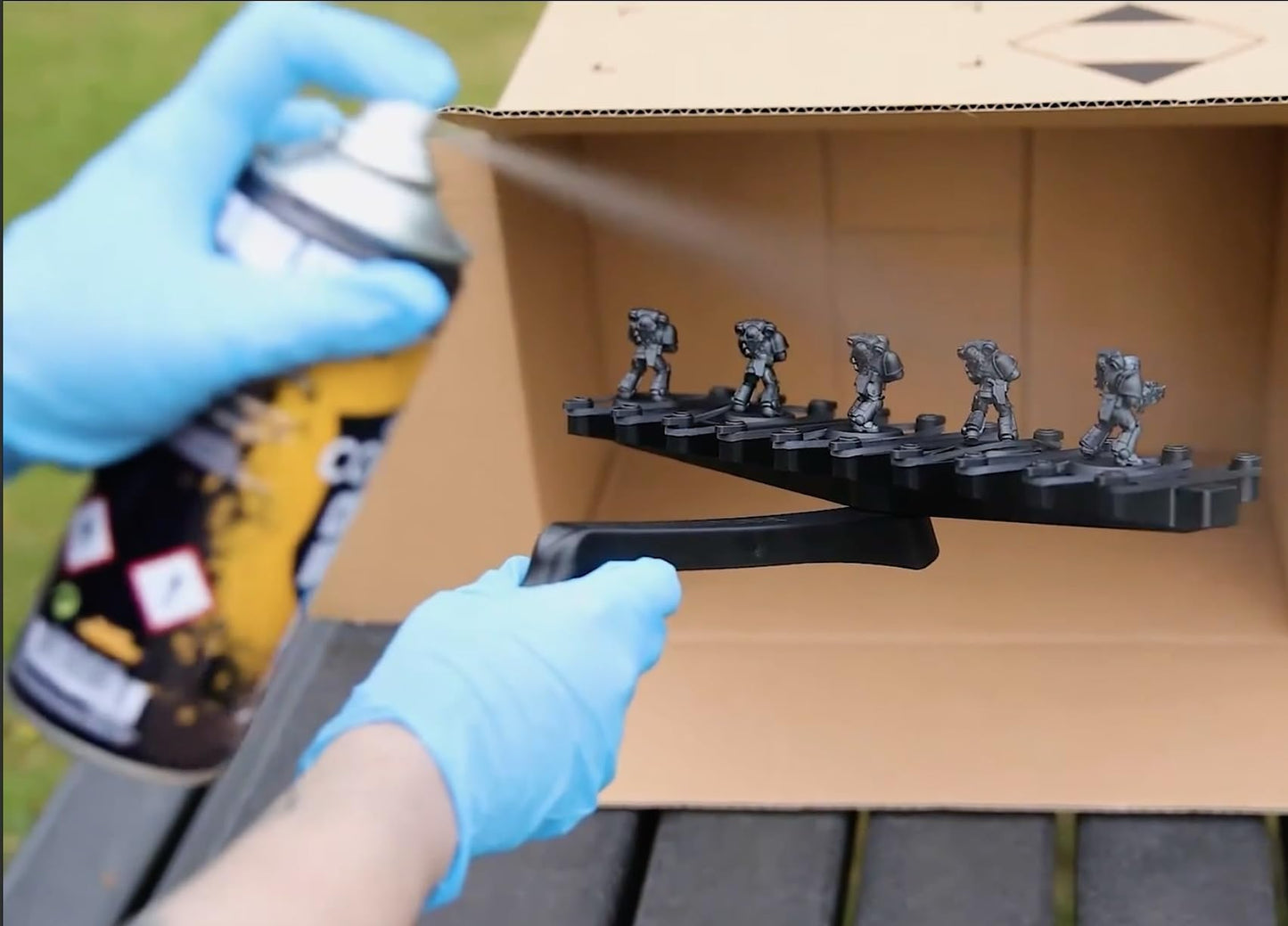 Games Workshop Citadel Bombe sous-couche - A  rosol Chaos Black