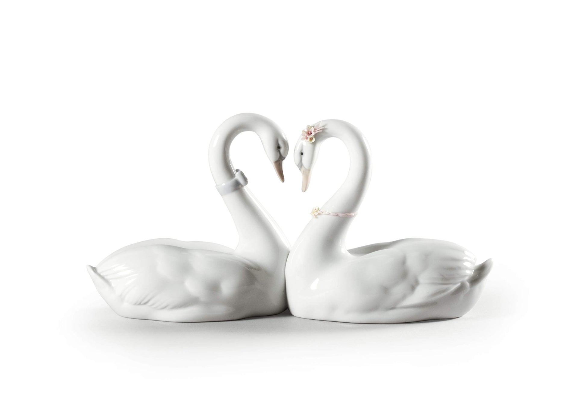 Lladró Swan Couple White Heart Glossy White Porcelain Figurine. Heart-Shaped Porcelain Swan Figurine.