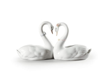 Lladró Swan Couple White Heart Glossy White Porcelain Figurine. Heart-Shaped Porcelain Swan Figurine.