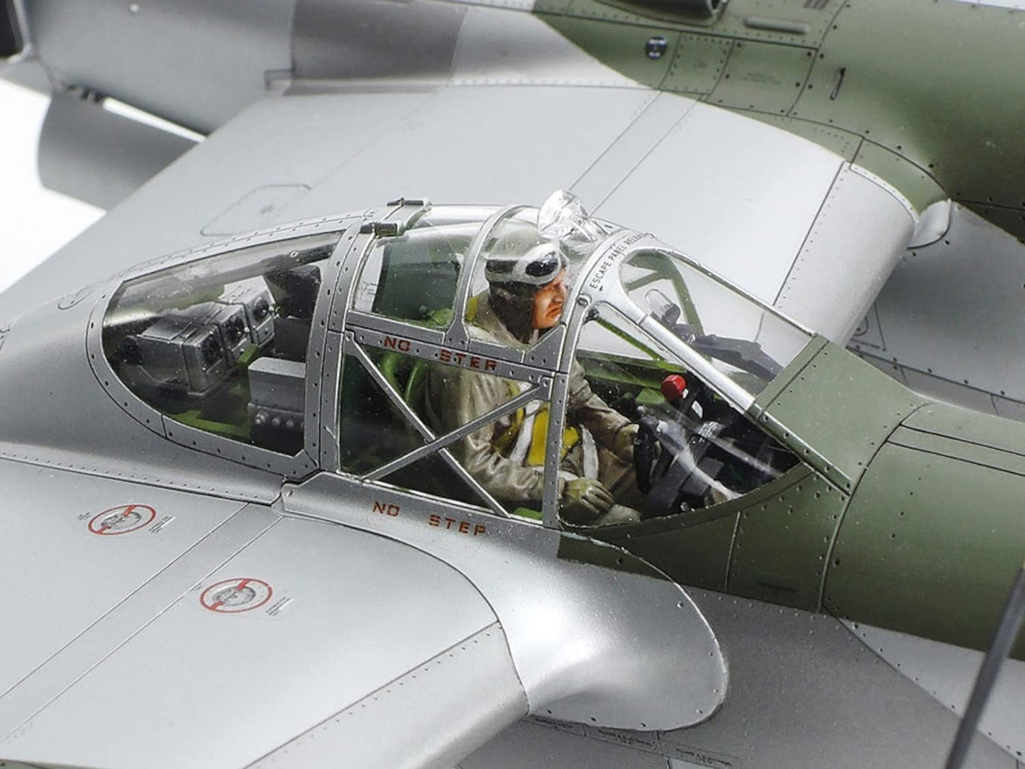TAMIYA Model Airplane - 1/48 P-38 J Lightning