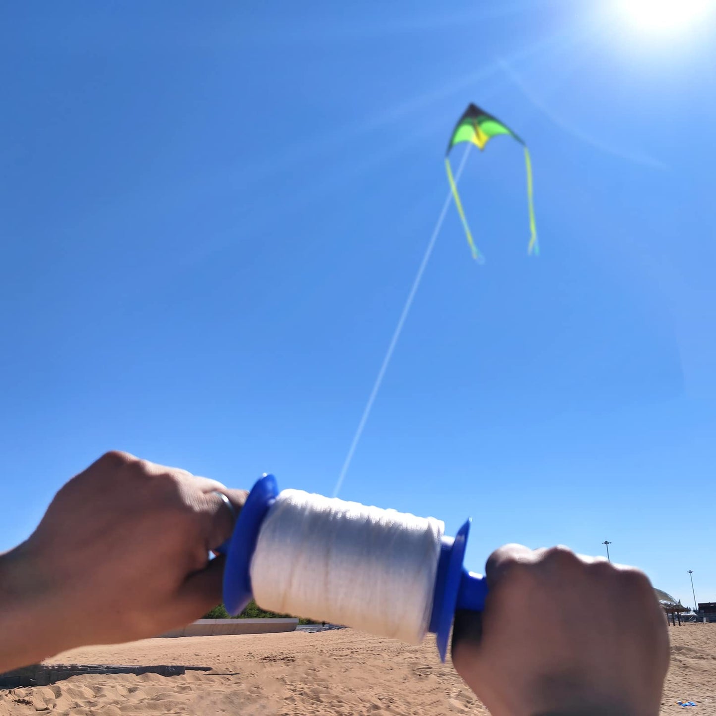 Simxkai Kite Spool, Kite Reel Winder,Grip Kite String Handle, 600 Feet Twisted Kite Line For Each String Handle (2 Pack)