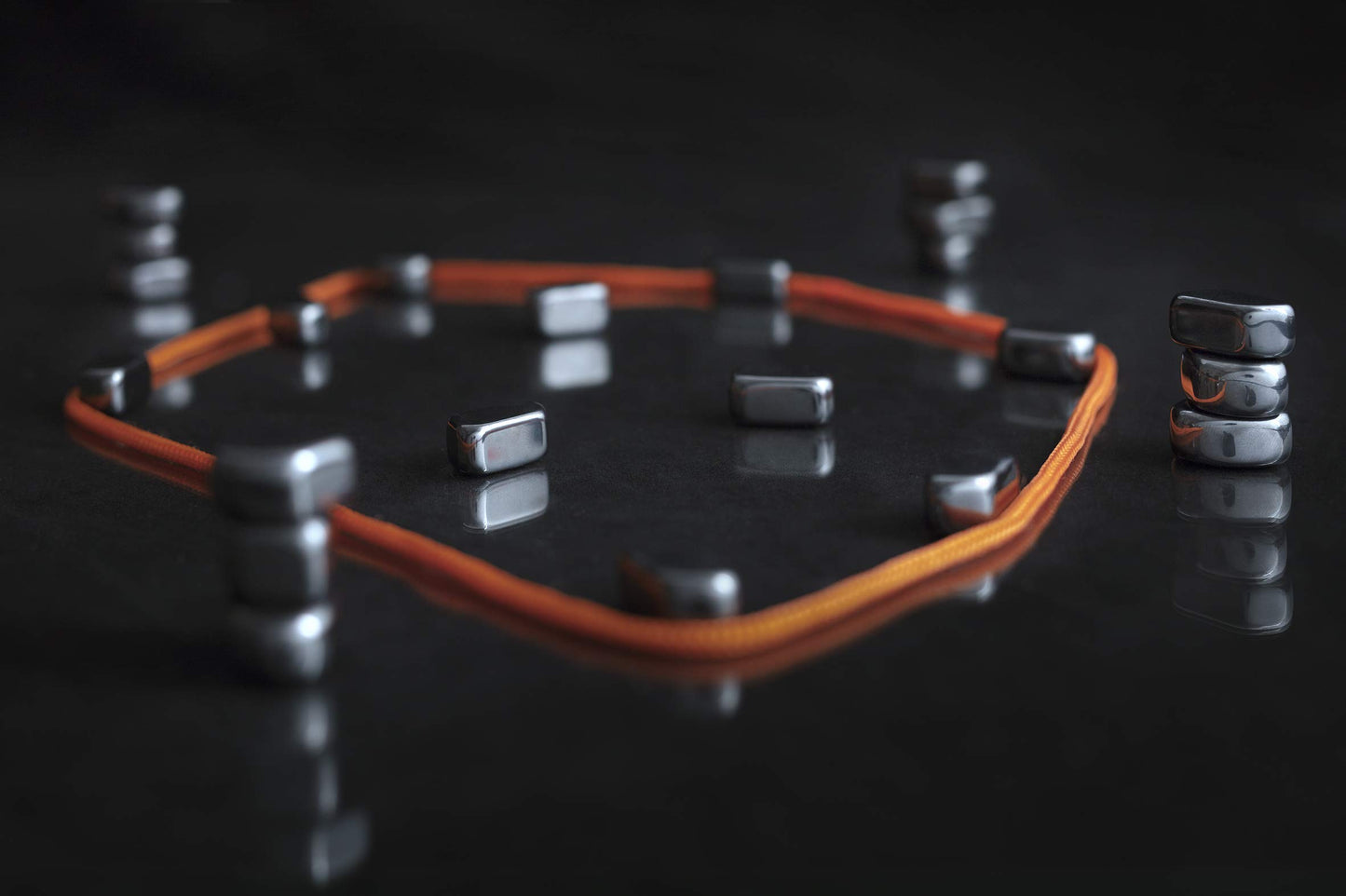 Borderline Editions SPILBRÆT Kluster Game, Cardboard Metal, Large, Black, Model SBDK2560, Suitable for Ages 14 and Over