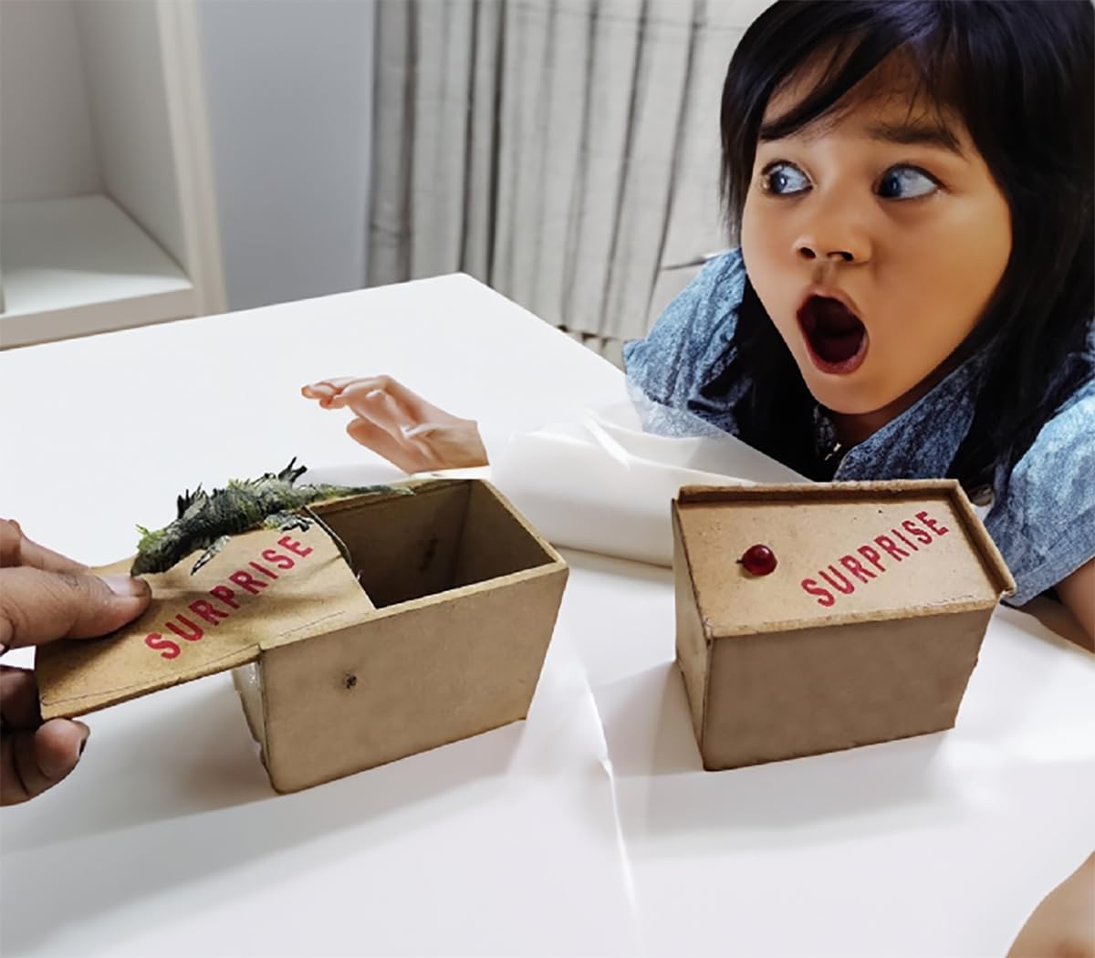Bitona 1 Piece Lizard Wooden Surprise Box Prank Toy Wooden Box Horrible Scary Lizard Comes Out (Gag And Prank Toy)