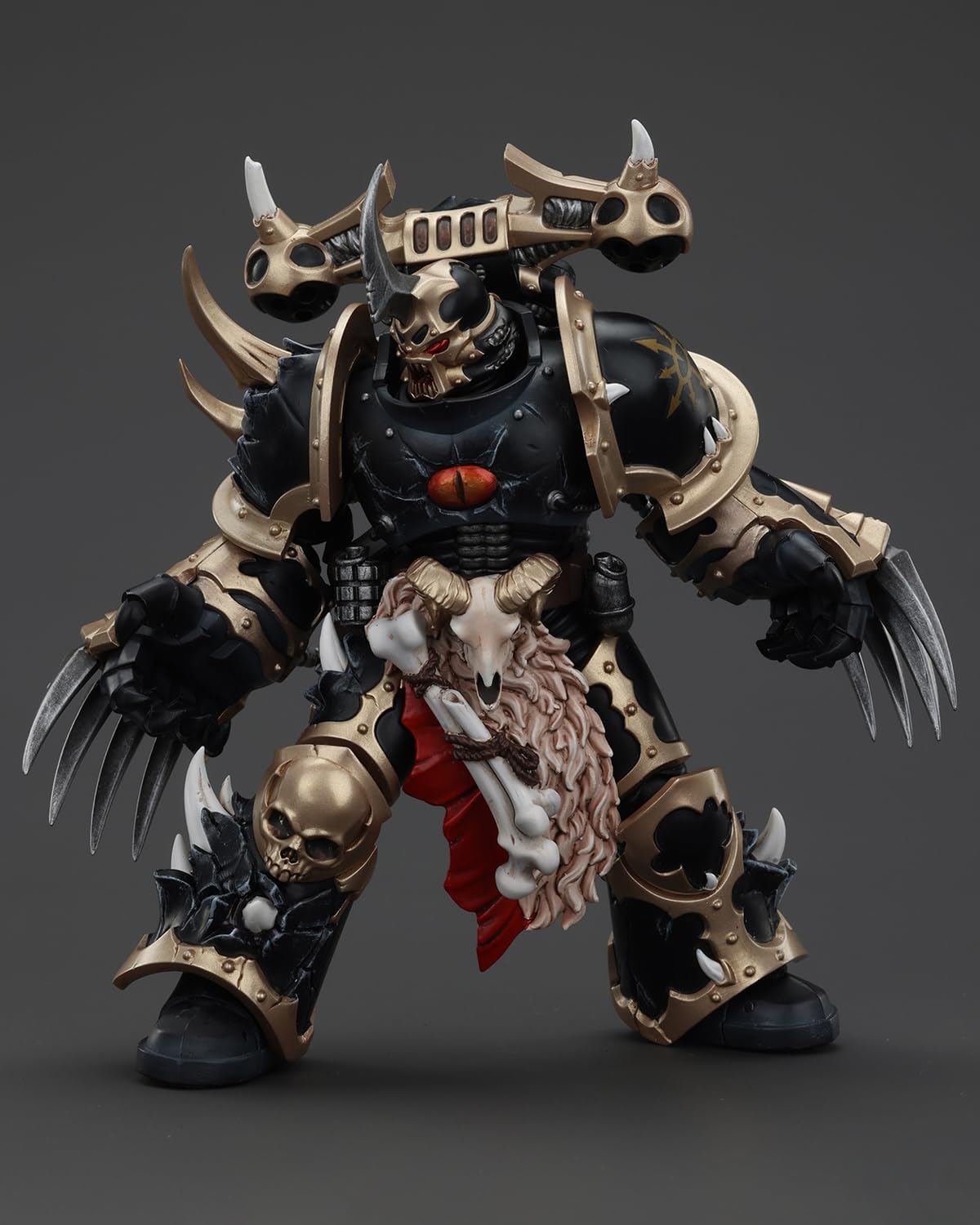 JoyToy Warhammer 40K Genuine License 1:18 Action Figure  Chaos Space Marines Black Chosen with Lightning Claws  4.96 inch Collectible Action Figures Sets