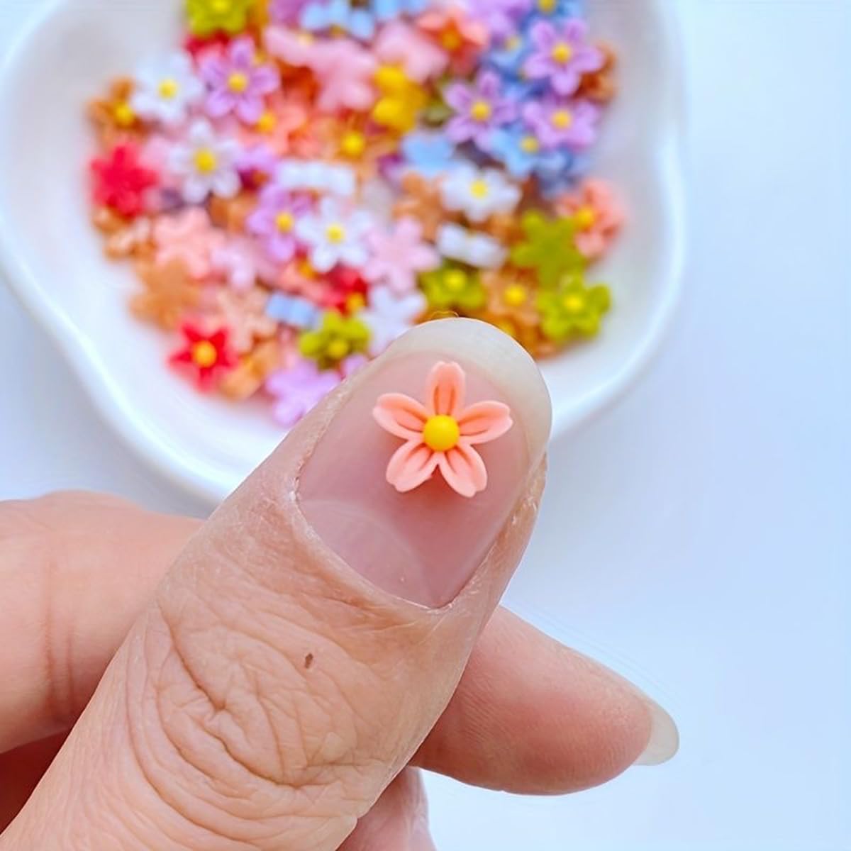 Micro Resin Daisy Blooms, Dollhouse Miniature Polyresin Flowers, Terrarium Fairy Garden Dollhouse, Zen Garden, Fairy Garden (50P