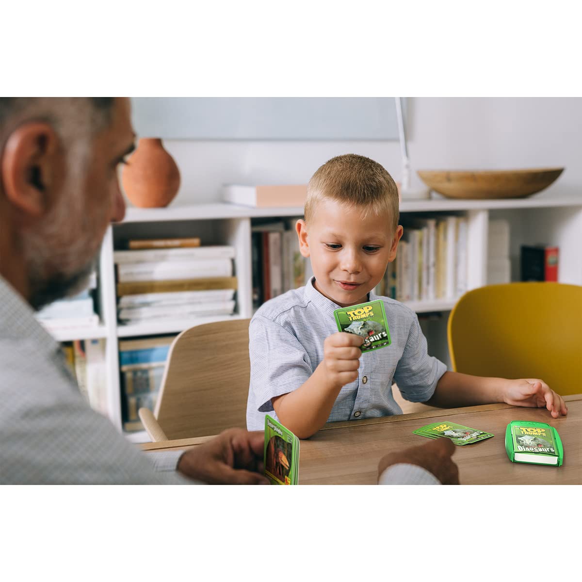 Top Trumps Dinosaurs Classics Card Game, Discover Interesting Facts In This Educational Packed Game Including The Killer Rating For A Tyrannosaurus Rex, Makes A Great Gift For Ages 6 Plus