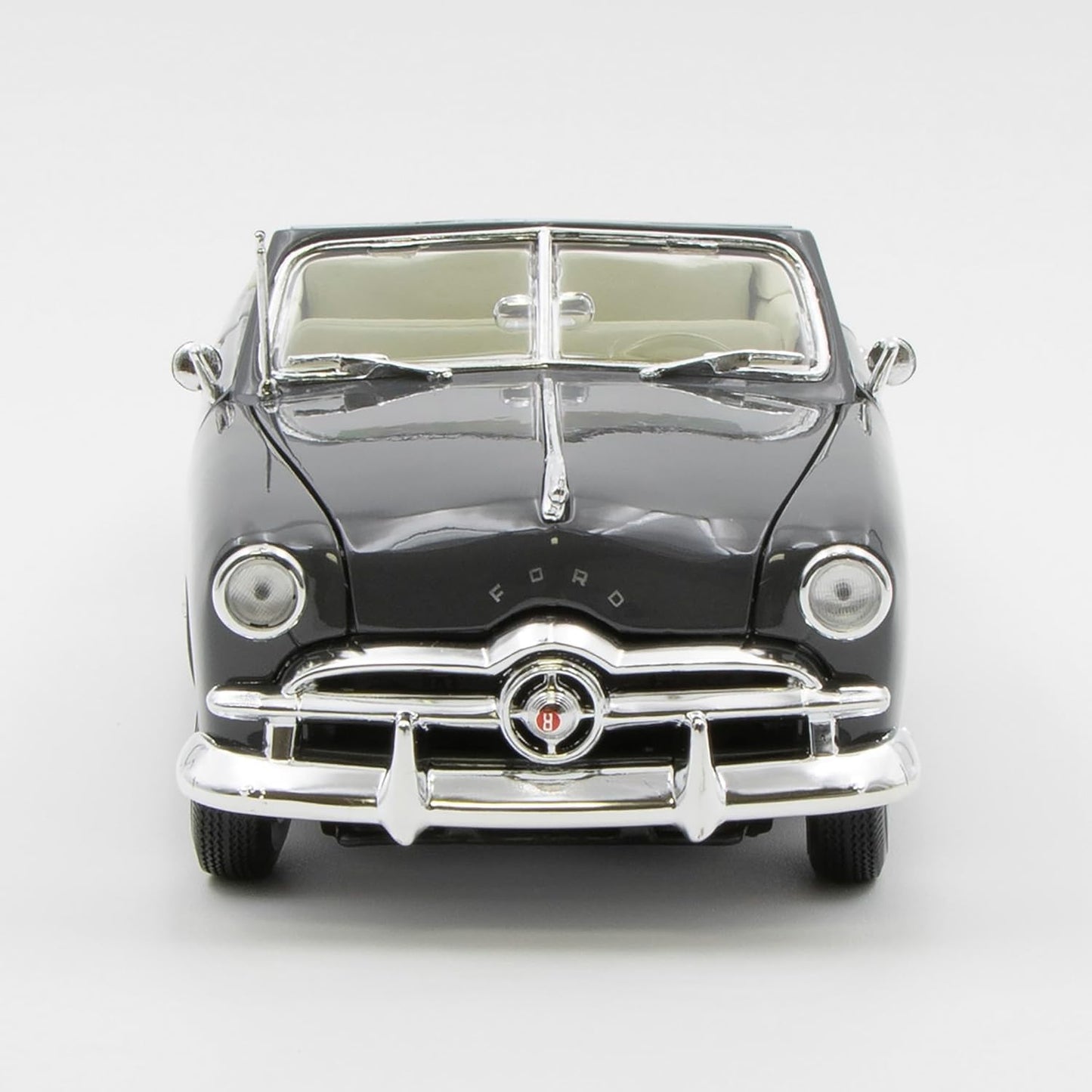 1949 Ford Convertible, Gray - Maisto 31682 - 1/18 Scale Diecast Model Toy Car