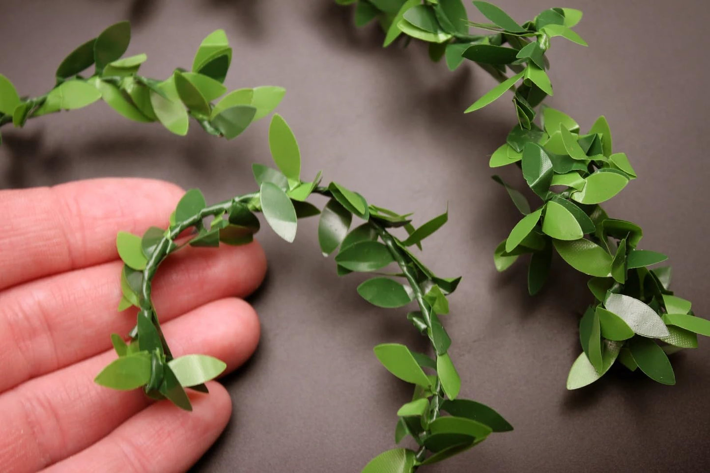 Aorvoras Mini Leaf Garland - 11ft Green Plastic Ivy Vine for Dollhouse, Weddings & Decor, Model CY-116-HH