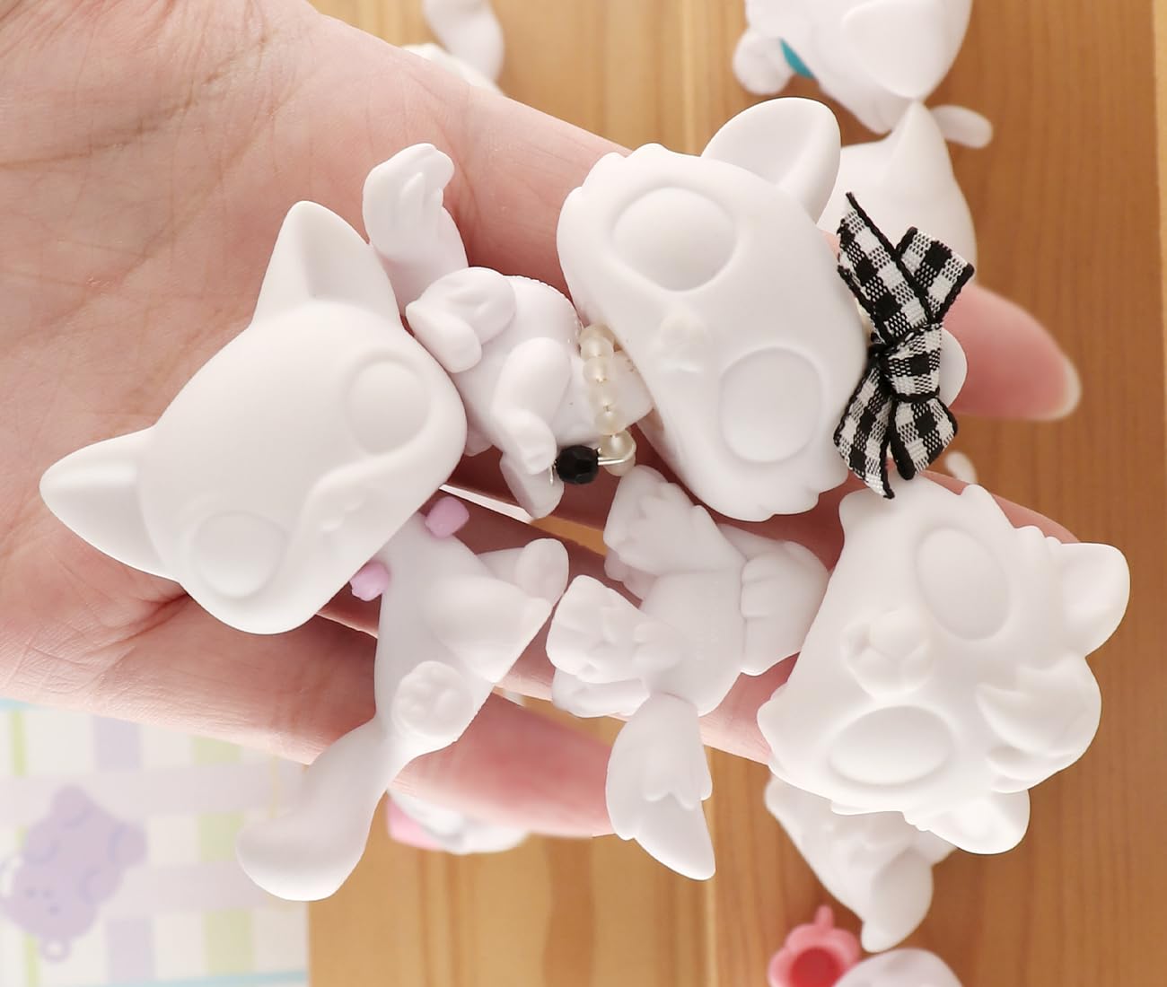 16pcs/Lot White Base for Pet Shop Cat Dog Fox Timber Wolf Sitting Cat Persian Cat Collie Deer Great Dane Cocker Spaniel Dachshun