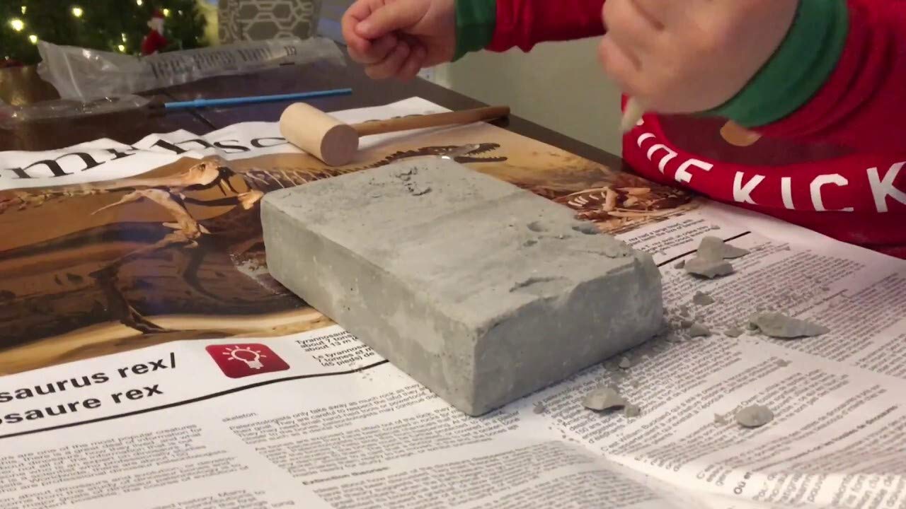 Smithsonian Diggin' Up Dinosaurs T-Rex Plastic Skeleton Set Educational,Fun,Science,Archeological Playset For Kids Age 8 Up