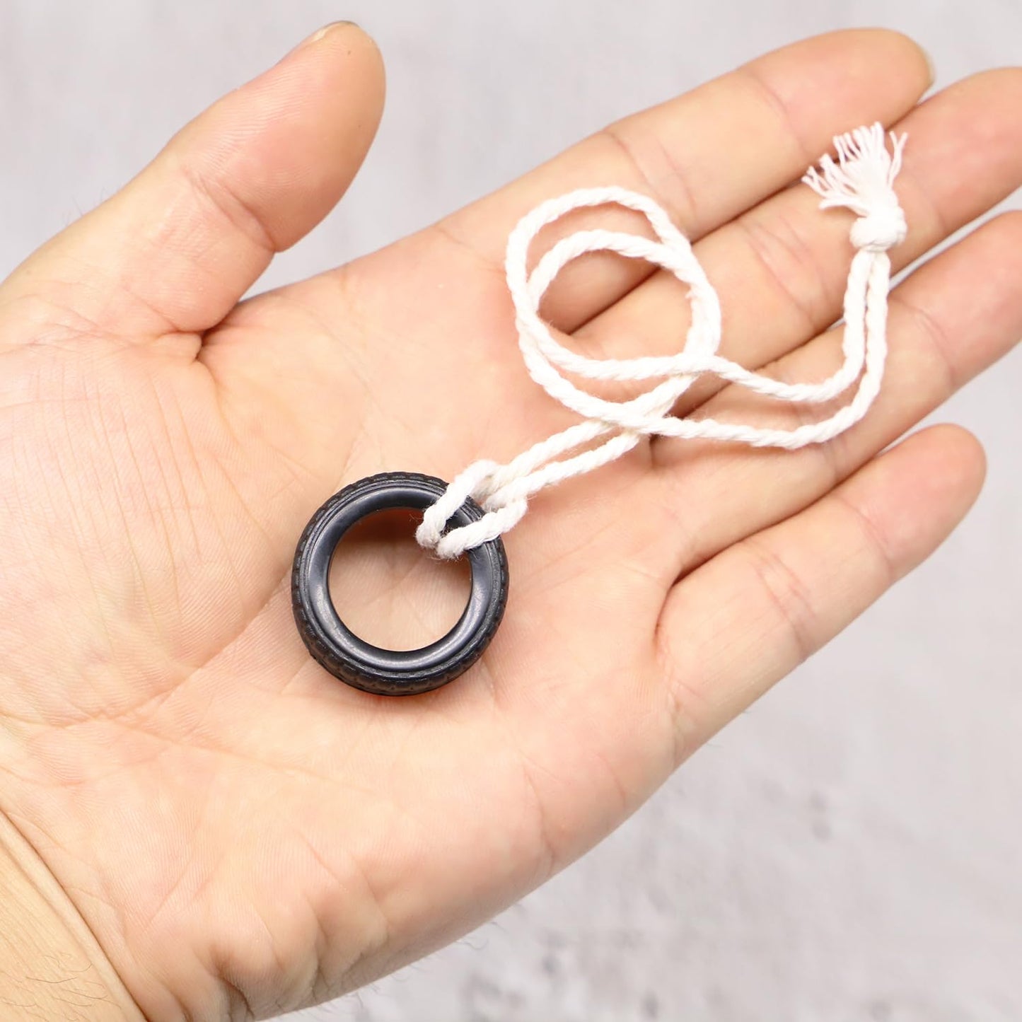 Aorvoras Dollhouse Miniature Tire Swing, 1 1/8" Rubber, Black Twine Hanger for Fairy Garden, Terrarium, Miniature Playground