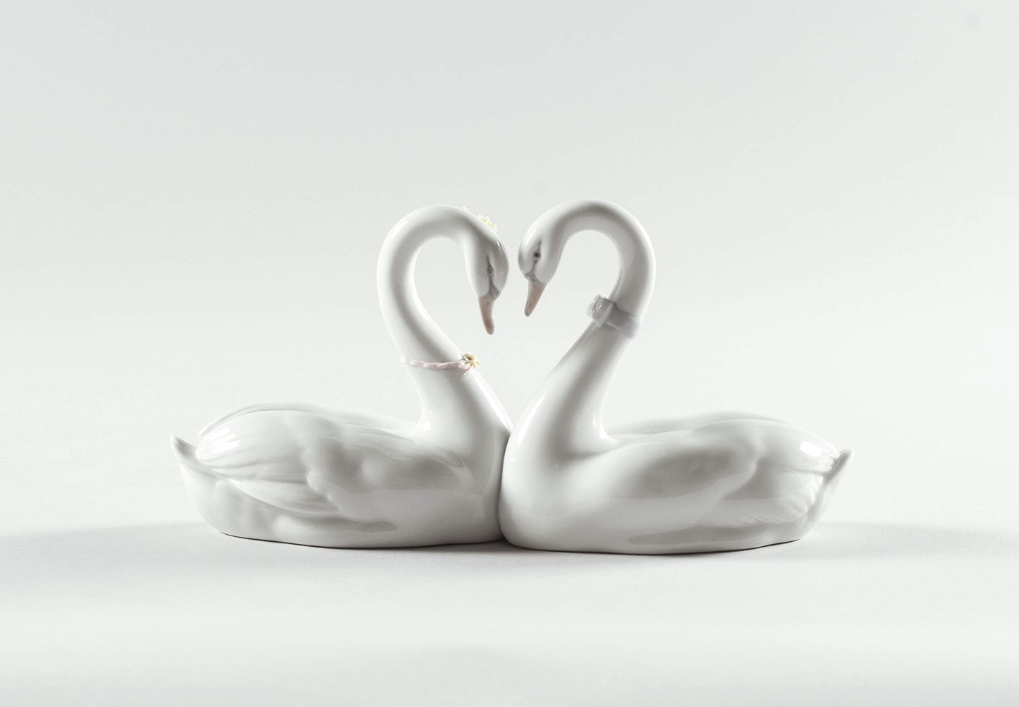 Lladró Swan Couple White Heart Glossy White Porcelain Figurine. Heart-Shaped Porcelain Swan Figurine.