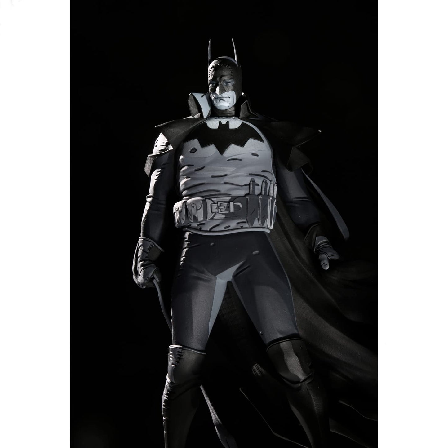 Dc Direct Batman Black & White: Batman By Mike Mignola (Gotham By Gaslight) 1:10 Resin Statue