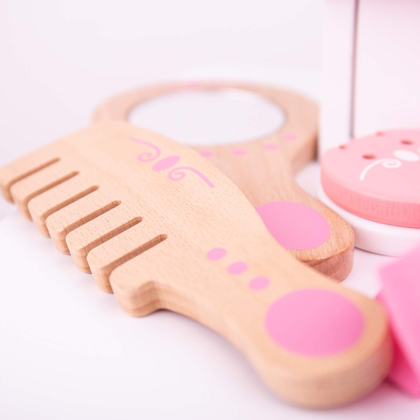 Bigjigs Toys Wooden Kids Vanity Case - 11pc Vanity Kit & Accessories with Pink Polka Dot Carry Bag, Ideal Pretend Play Toy & Gif