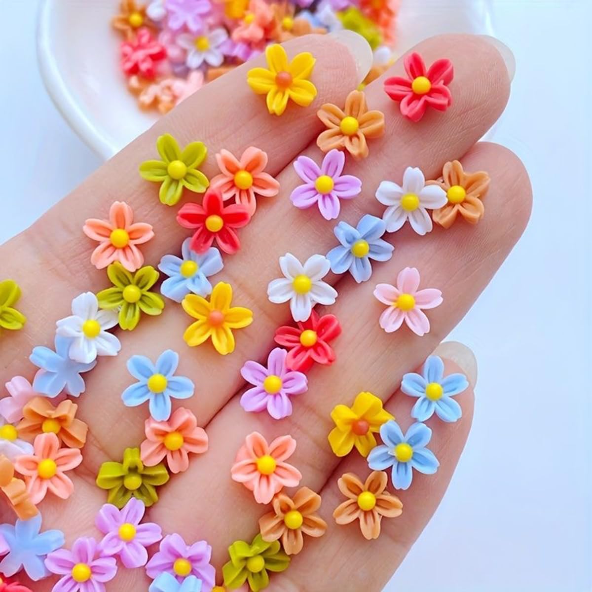 Micro Resin Daisy Blooms, Dollhouse Miniature Polyresin Flowers, Terrarium Fairy Garden Dollhouse, Zen Garden, Fairy Garden (50P
