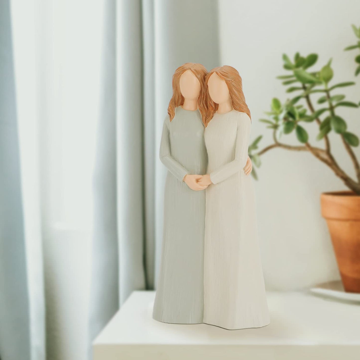 Hensonever Sister Figurines, Love My Sisters Friends Forever, 2 Women 6.2    Sculpted Hand-Painted Figures Gifts For Christmas B