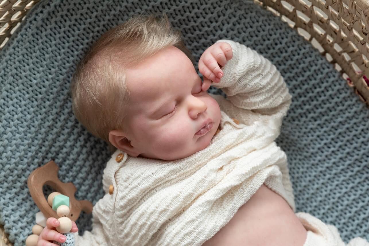 Oyesy Reborn Baby Dolls Girls 20 Inches Handmade Washable Reborn Babies Soft Vinyl Body With Anatomically Correct, Reborn Doll Looks Like A Real Baby (Closed Eyes Blonde Girls)