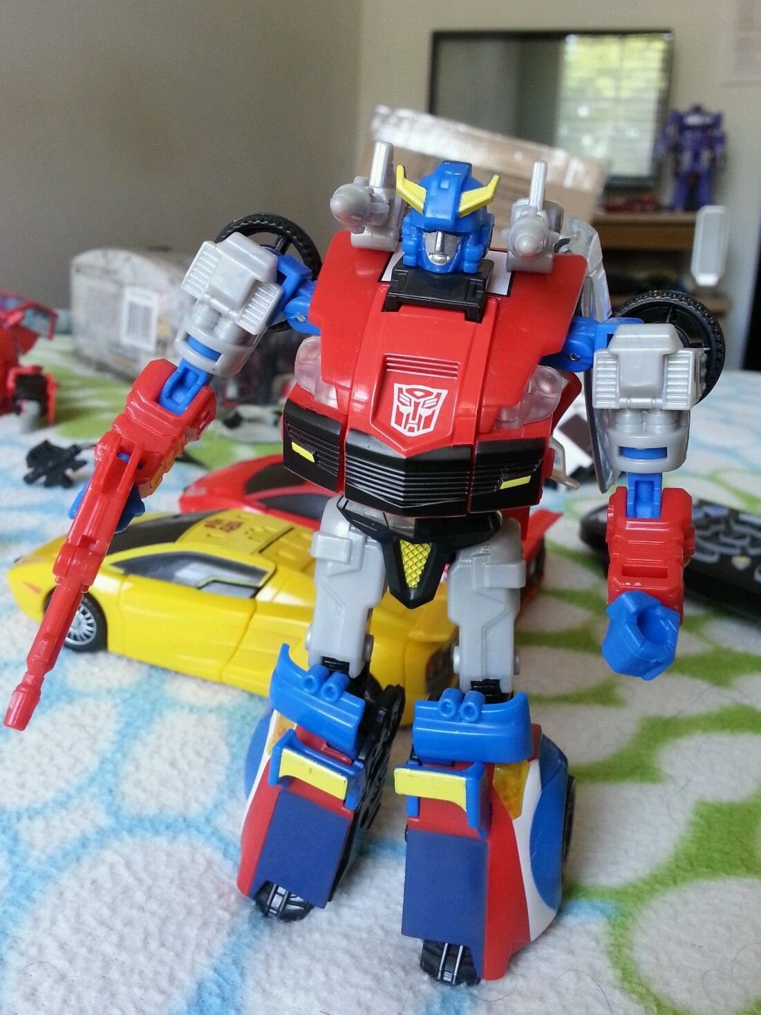 Hasbro Transformers Universe Generation Series 1 Deluxe Figure Smokescreen