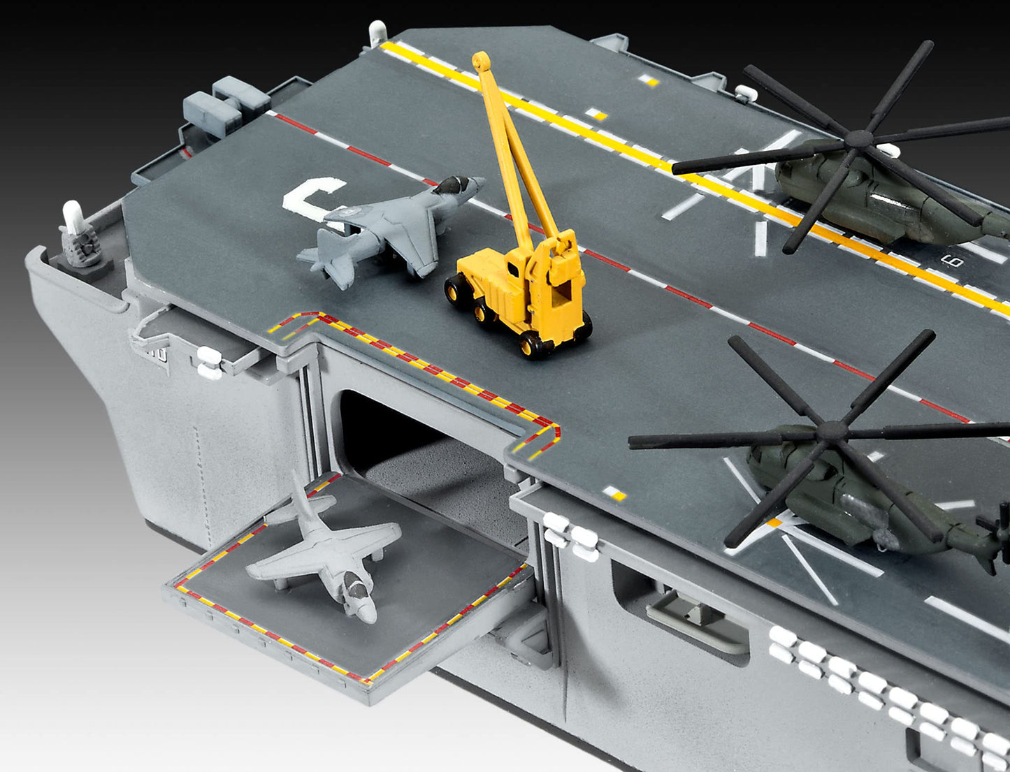 Revell 05178 Assault Carrier USS WASP Class 1:700 Scale Model Kit