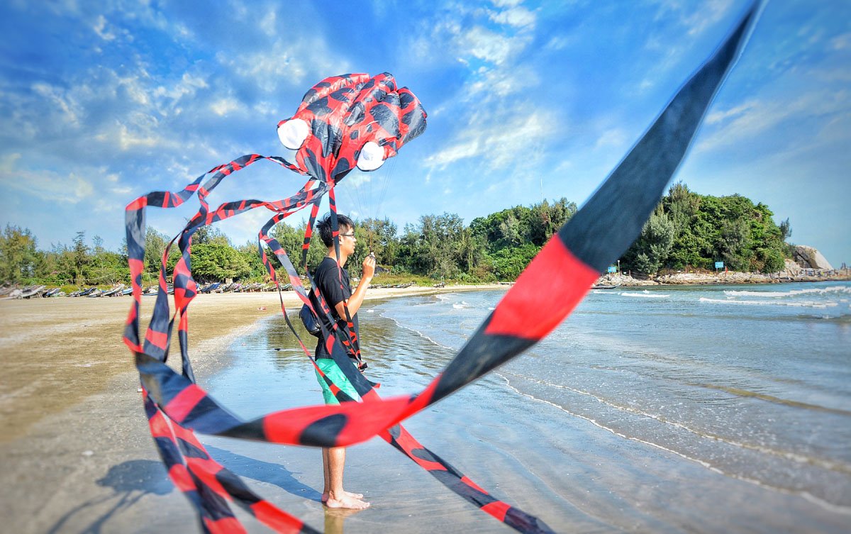 Kizh Kite Octopus Large Frameless Soft Parafoil Kites For Kids And Adults Easy Flyer Kite For Beach Park Garden Playground 150 Inchs Long Perfect Outdoor Fun(Red)