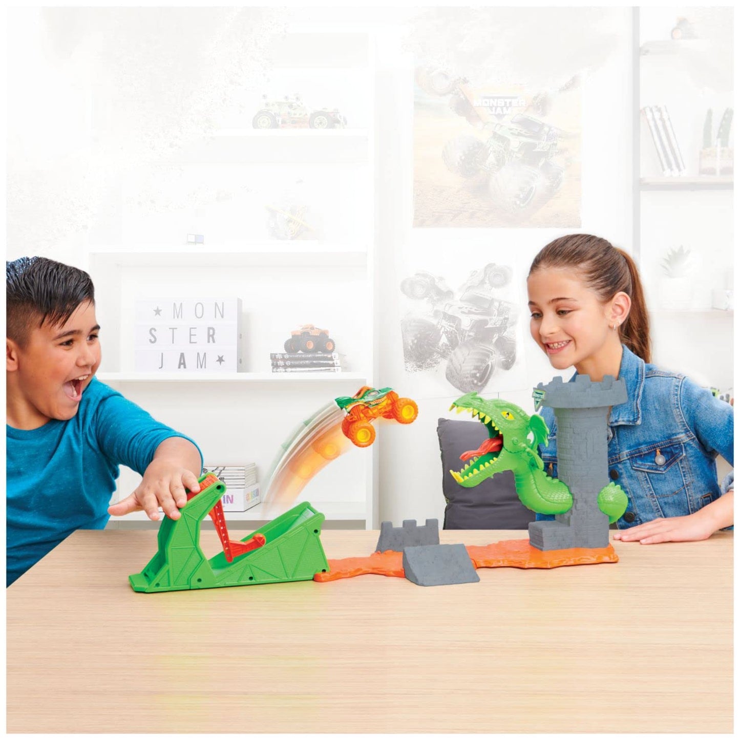 Monster Jam Dueling Dragon Playset with Exclusive 1:64 Scale Dragon Truck, Plastic Toys for Boys Ages 3+, Model 6063919
