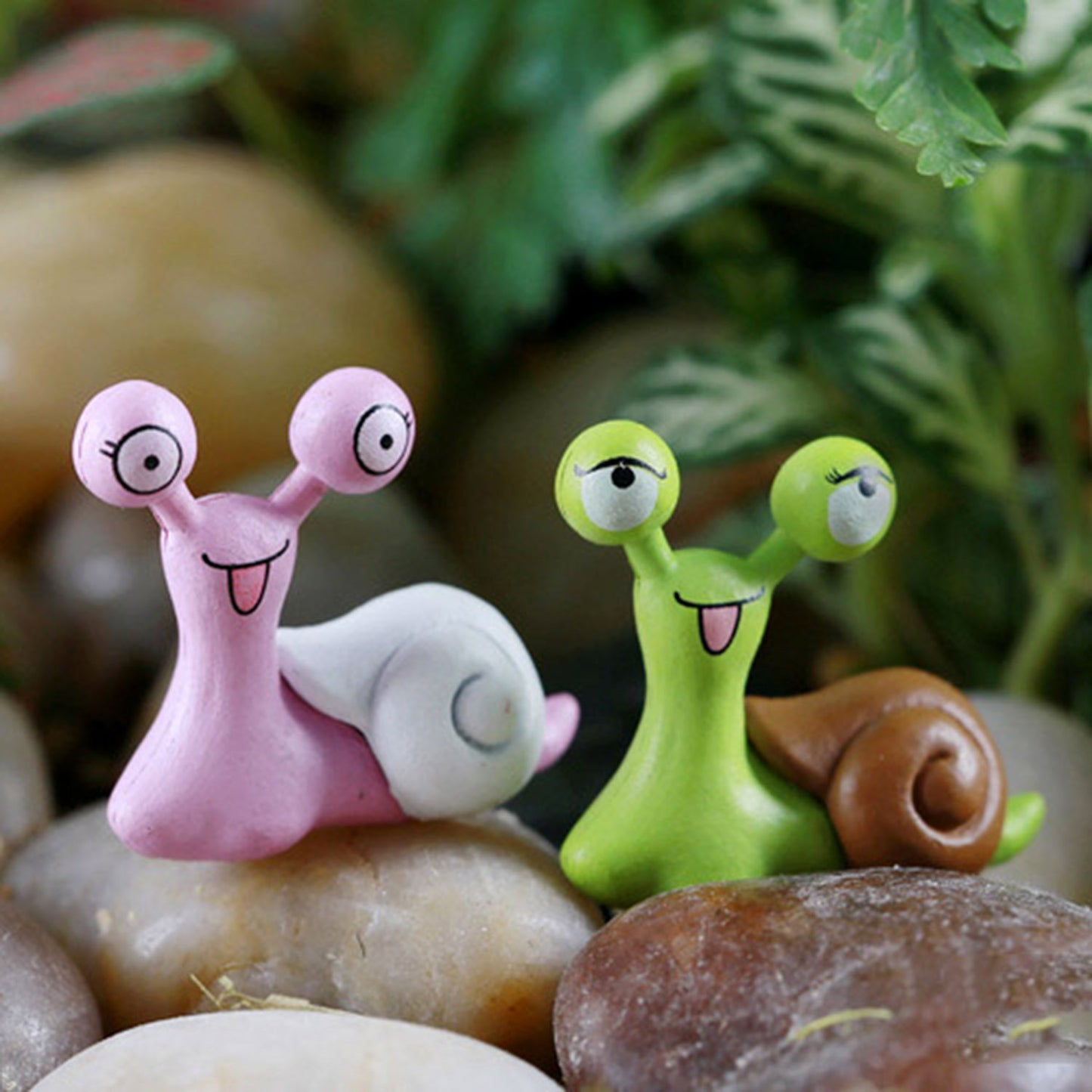 Bronagrand 10Pcs Garden Ornament Miniature Snail Figurine Resin Craft Fairy Dollhouse Decor Bonsai Plant Decoration
