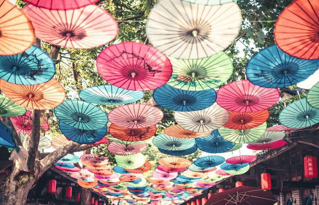 Ravensburger Puzzle Moment: Umbrellas - 200 Piece Jigsaw Puzzle For Kids & Adults | Unique, Perfect Interlock | Vibrant, Glare-Free Design | Made With Fsc-Certified Wood | Quality Entertainment Time