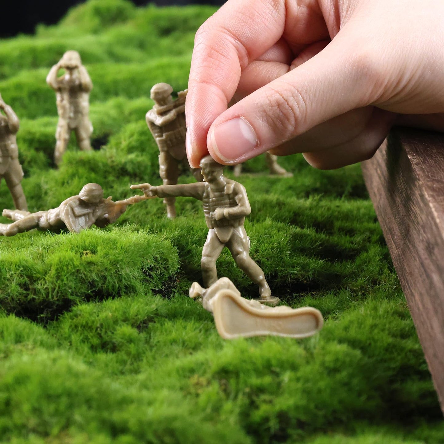 Lovestown 100Pcs Army Men Toy Soldiers, Plastic Soldier Figures Green Yellow Army Men Playset Multiple Poses For Boys Birthday Gift