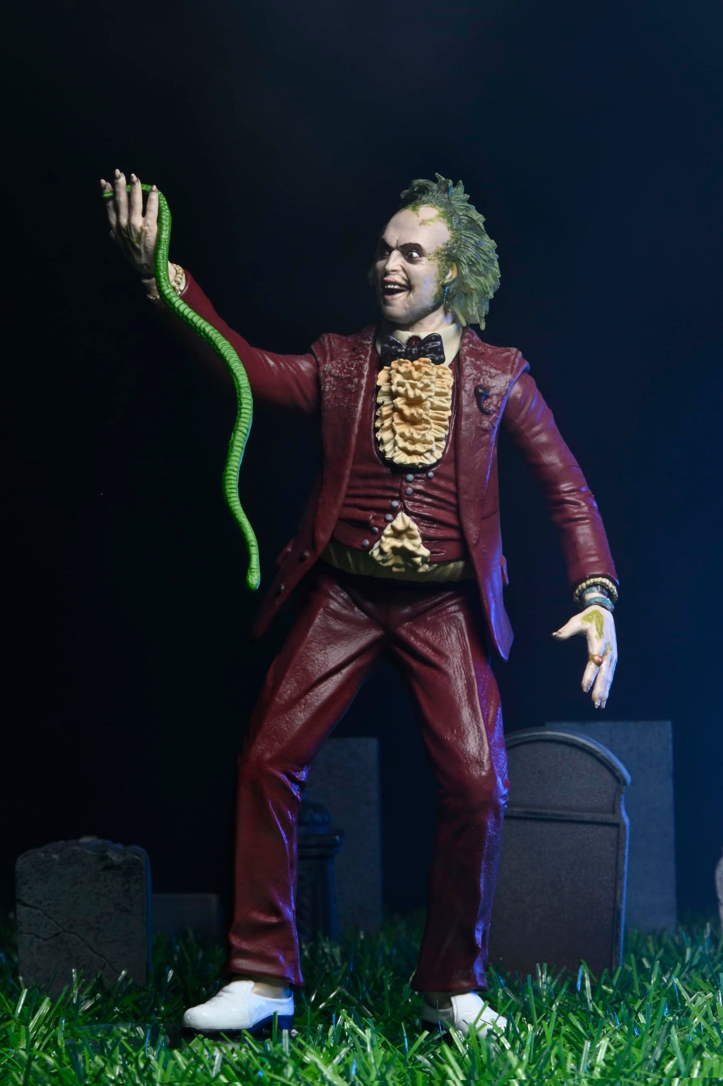 Neca - Beetlejuice (1988) - 7 Scale Action Figure - Red Tuxedo Beetlejuice In Blister Packaging