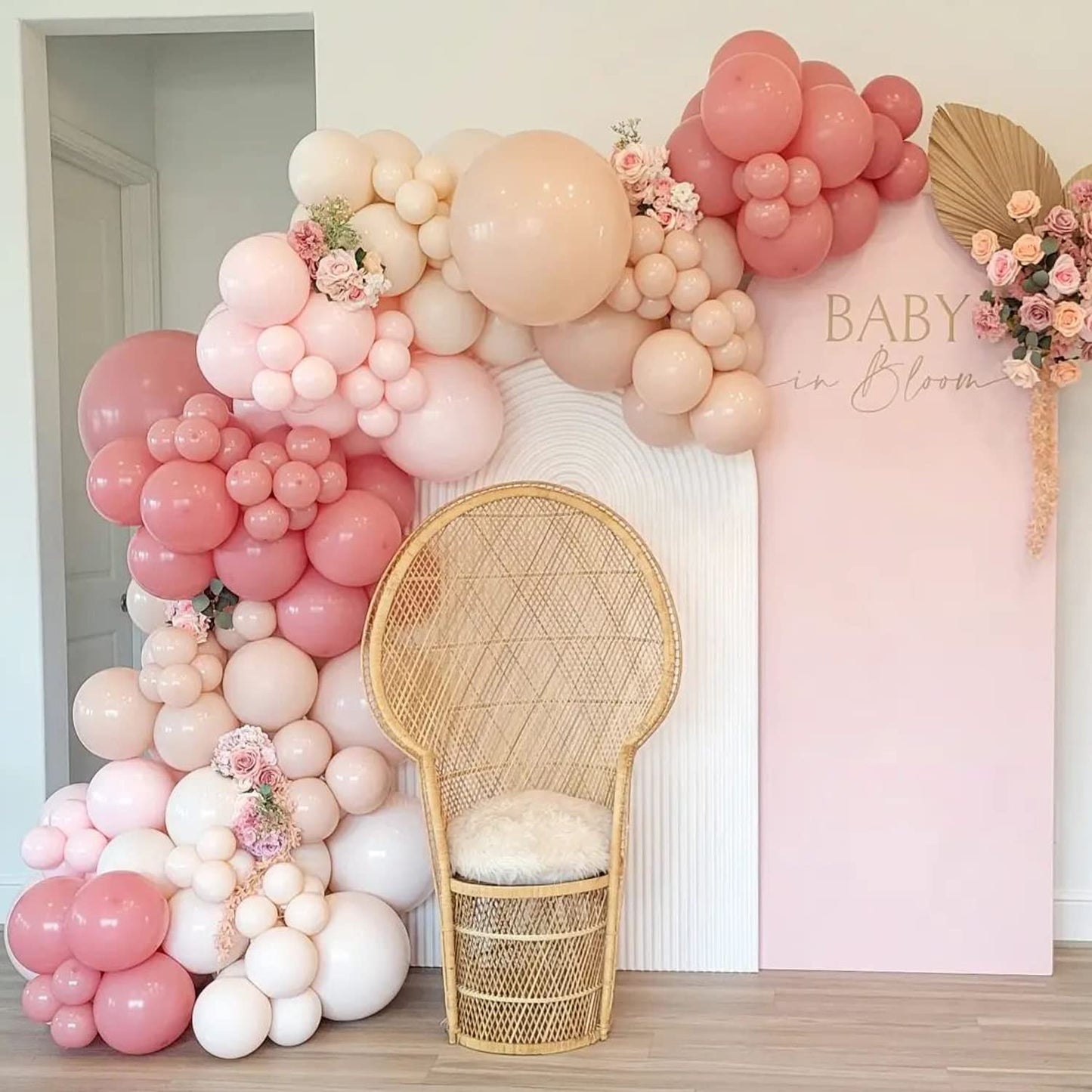 Aobkdeco 138Pcs Christmas Balloon Garland Arch Kit With Red Green Gold White Balloons Candy Balloons Sequin Balloons Gold Star B