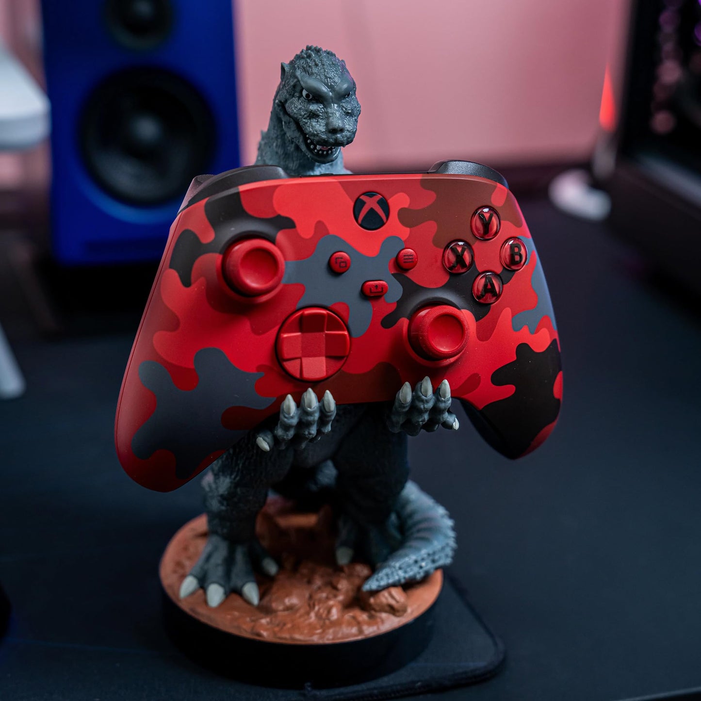 Exquisite Gaming: Toho: Godzilla Gojira King Of Monsters - Cable Guys Original Controller & Phone Holder, Collectible Device Sta