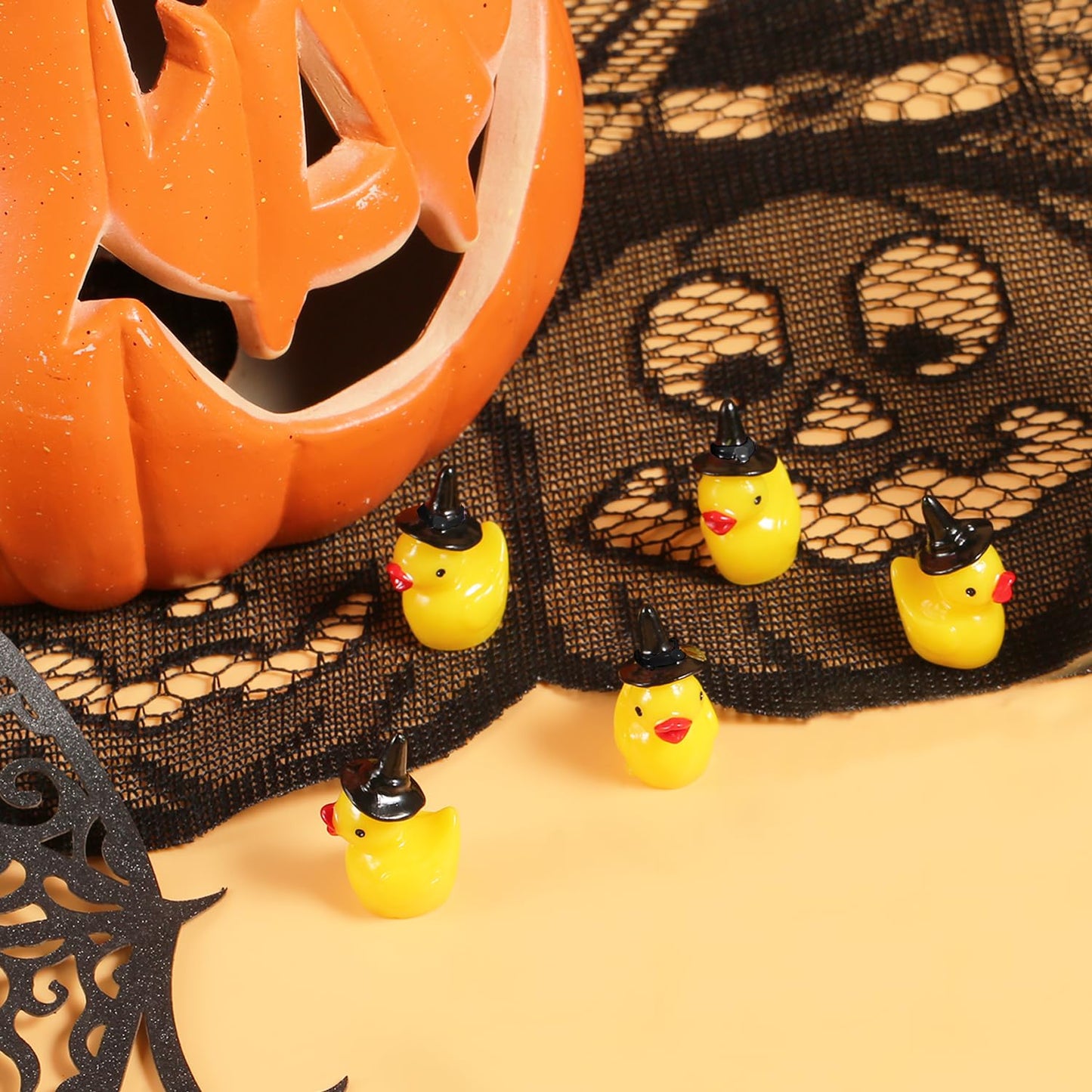 100Pcs Mini Resin Duck, Miniature Ducks Halloween Witch Hat Resin Duck Mini Resin Ducks For Crafts School Dollhouse Halloween Decoration (Black Wizard Hat)
