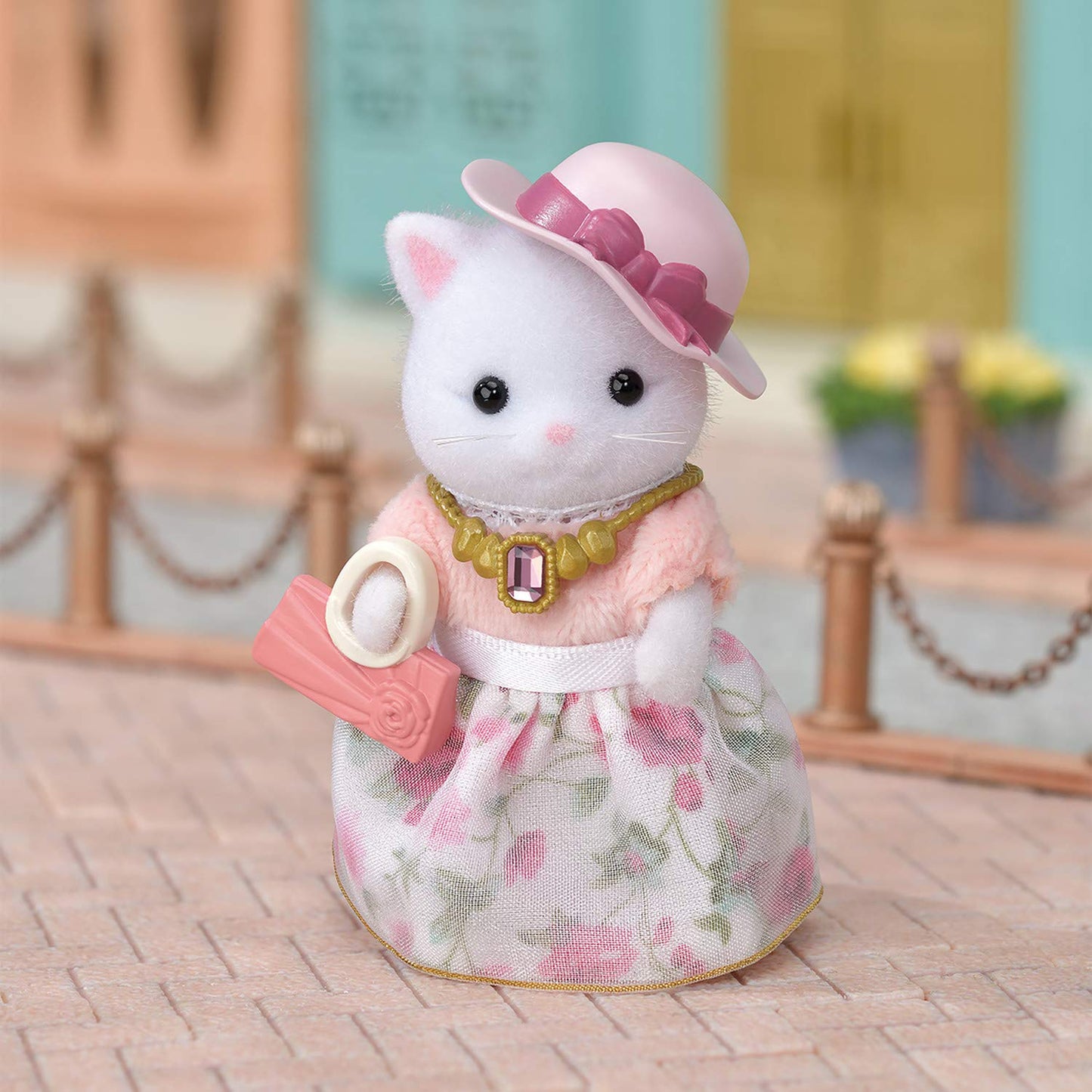 Calico Critters Fashion Playset, Town Girl Series - Persian Cat: Dress Up Your Critter In Stylish Outfits!