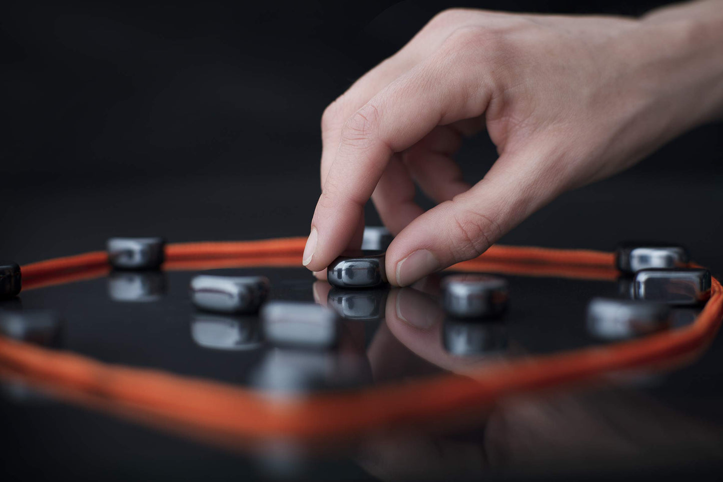Borderline Editions SPILBRÆT Kluster Game, Cardboard Metal, Large, Black, Model SBDK2560, Suitable for Ages 14 and Over
