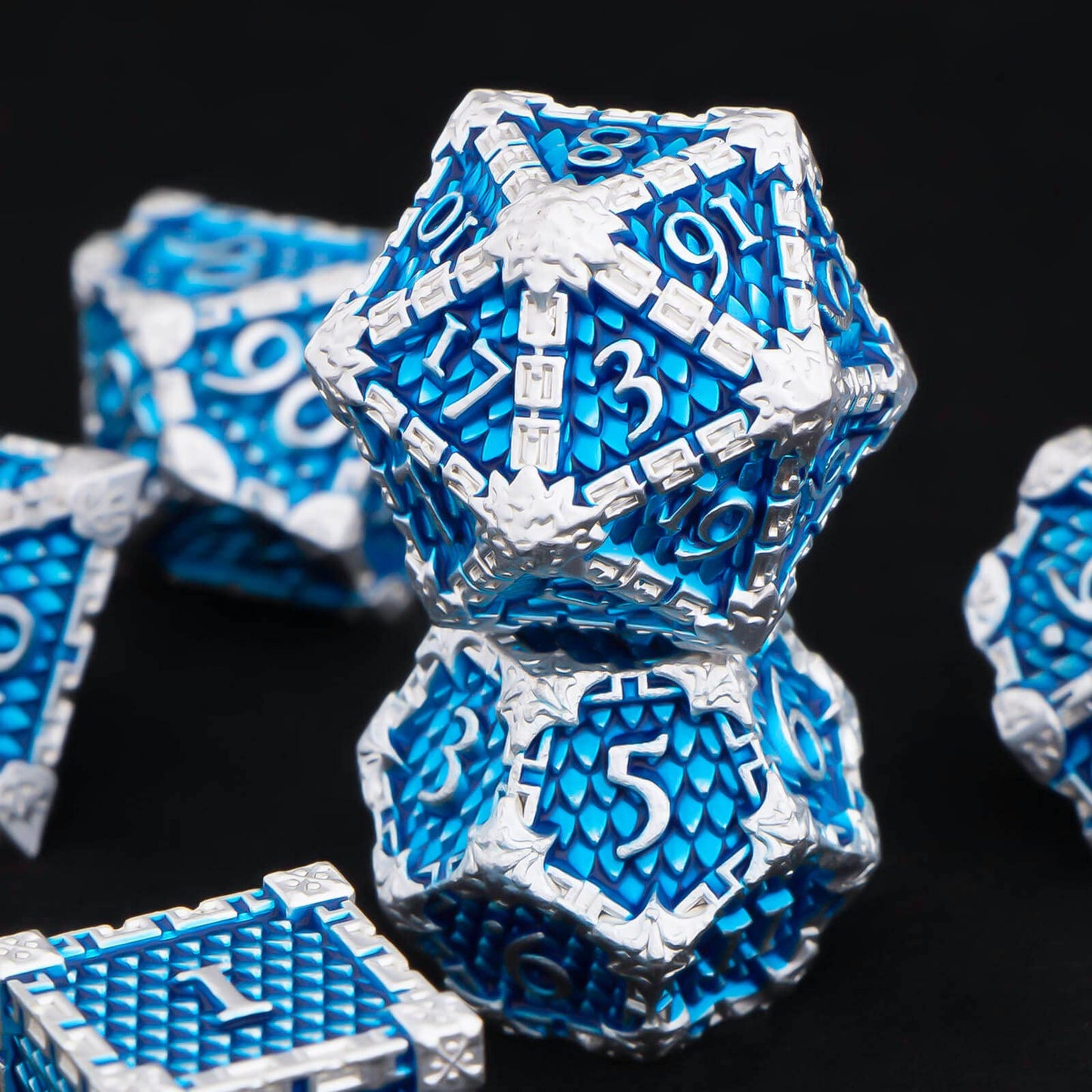 KERWELLSI Metal DND Dice Set with Box, 7 Pcs Blue Green Dungeons and Dragons Dice, Dragon Scale Polyhedral D&D Dice Set, D and D