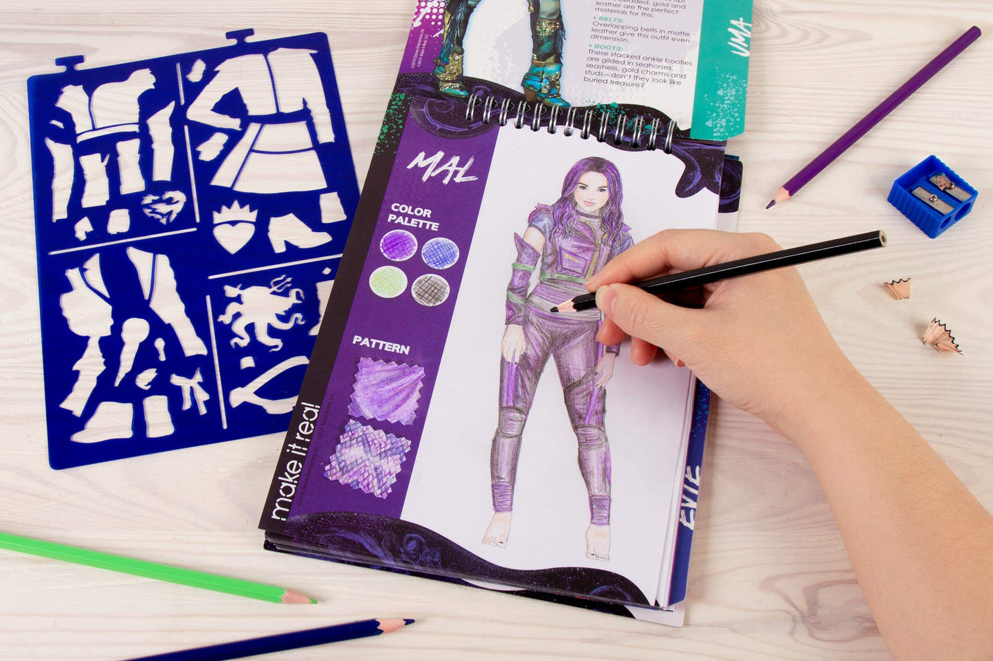 Make It Real - Disney Descendants 3 Sketchbook. Fashion Design Drawing and Coloring Book for Girls. Includes Evie and Descendant
