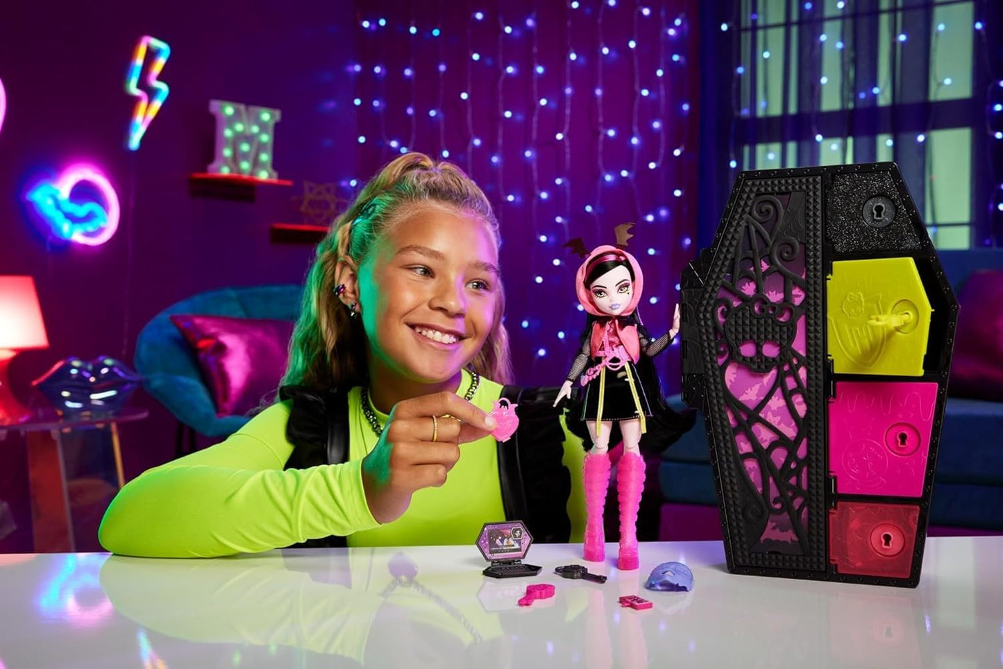 Monster High Skulltimate Secrets Draculaura Doll with Dress-Up Locker & 19+ Surprises, Multicolor, 4 Count, Model HNF78