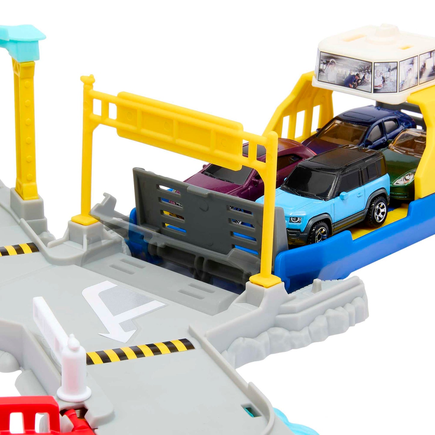 Matchbox HMH29 Ferry Port Set, Multi-Coloured, Small Plastic Toy for Kids 3+, Detachable Wheeled Ferry and Land Rover Activation