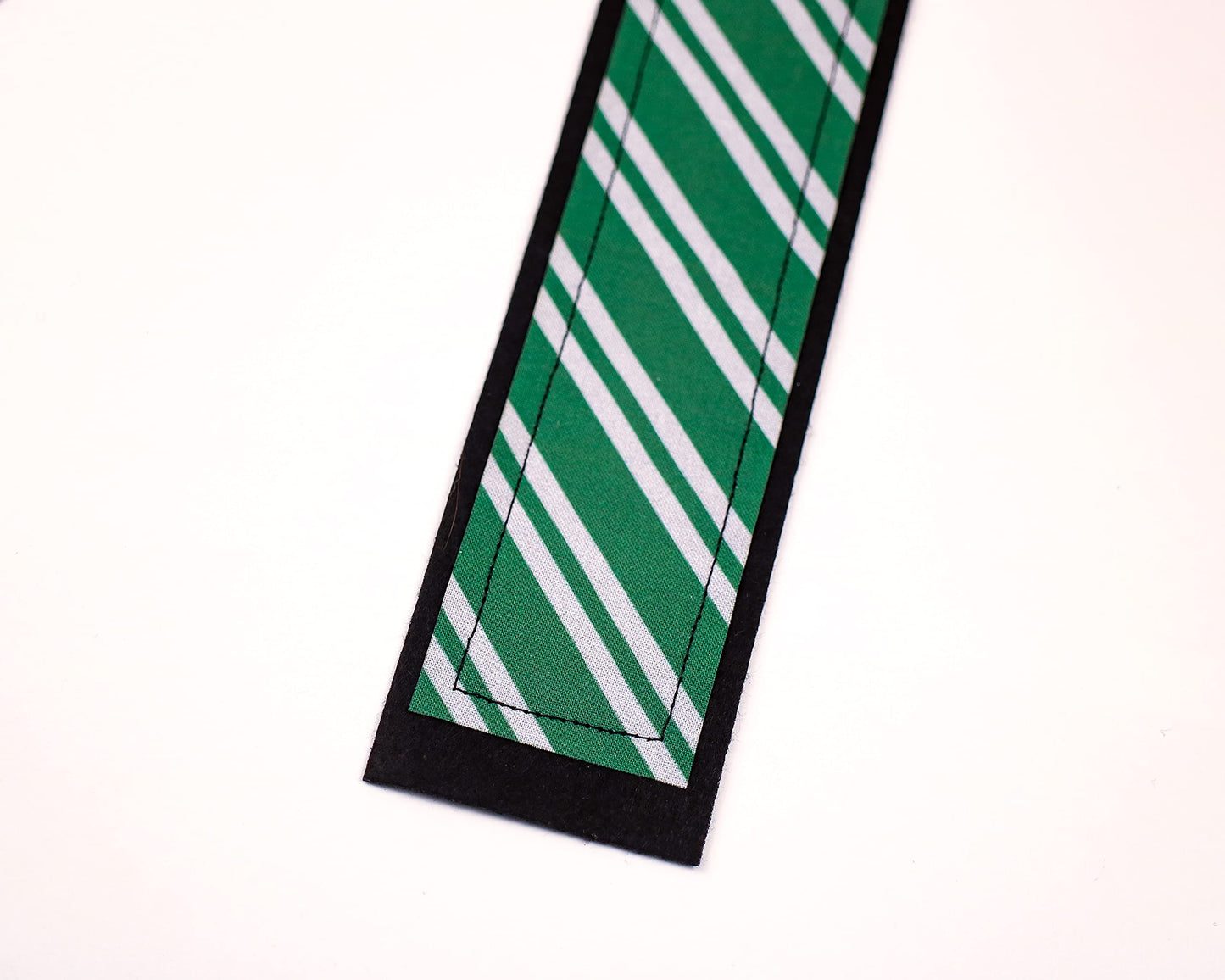 Varsany Wizard Magic Wand Holder Holster with School House Colors (Green & Silver)