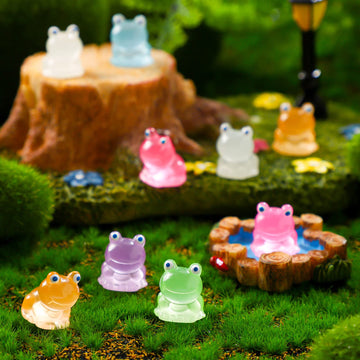 Chitidr 50 Pcs Luminous Mini Resin Frog 7 Colors Little Small Frogs Glow in The Dark Tiny Resin Frog Figures Bulk for Dollhouse