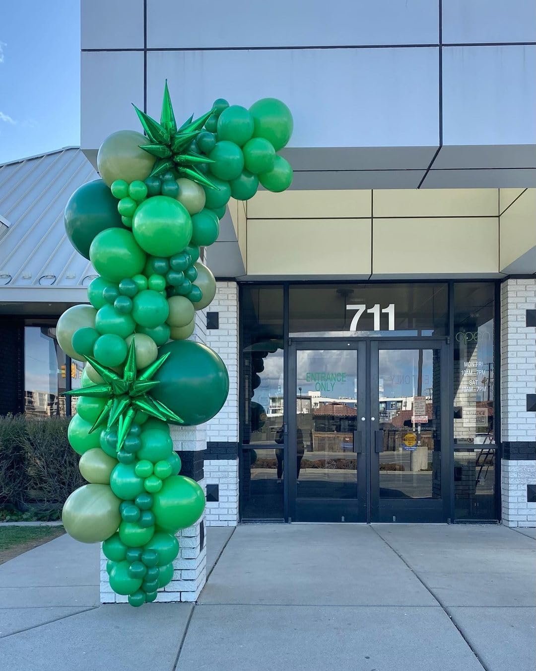 Bezente Green Balloons 18 Inch - 30 Pack Large Thick Light Green Balloons Big Round Green Latex Balloons For Birthday Baby Showe