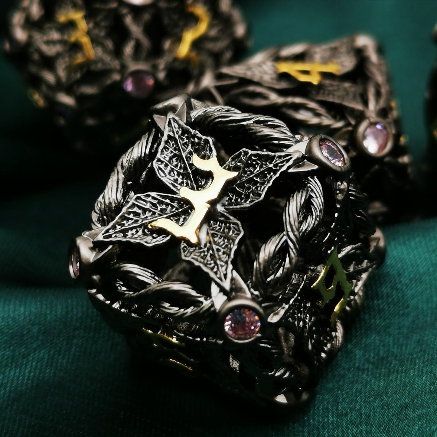 Haomeja Hollow Magic Vine Leaf Dnd Dice Set Metal Dice Set 7 Role Playing Dice D&D Dungeons And Dragons Dice (Black + Purple Gem