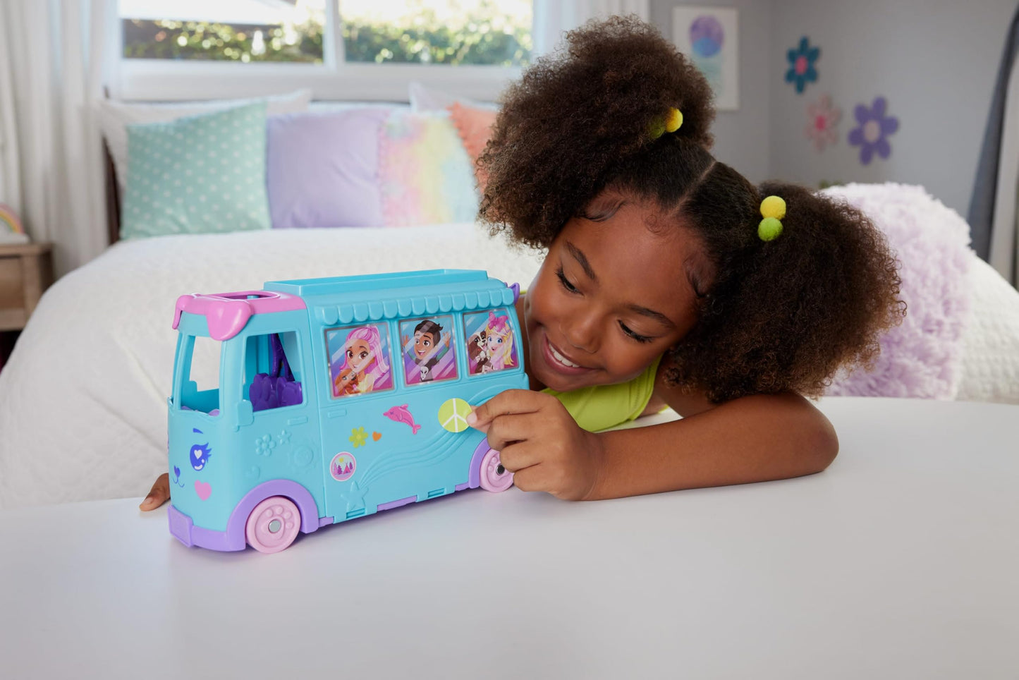 Polly Pocket Micro Dolls with Transforming Camper Van, Pets & Toy Car, Multicolor, Model JCC22