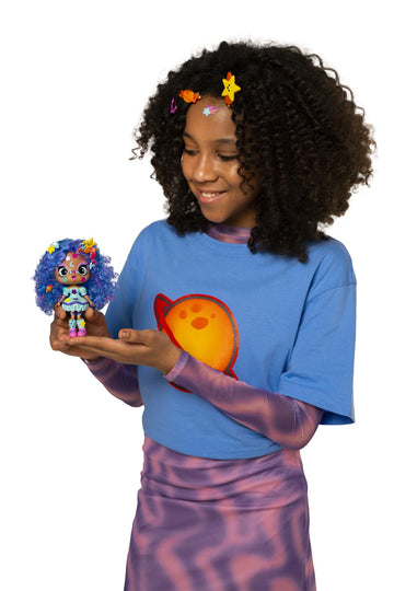 Decora Girlz 5' Dolls -3 Pack A - Decora, London And Celestia | Fashion Dolls For Ages 4 And Up | Surprise Birthday Gift For Children | Set Of Doll Clothes, Stickers, Dolls & Accessories
