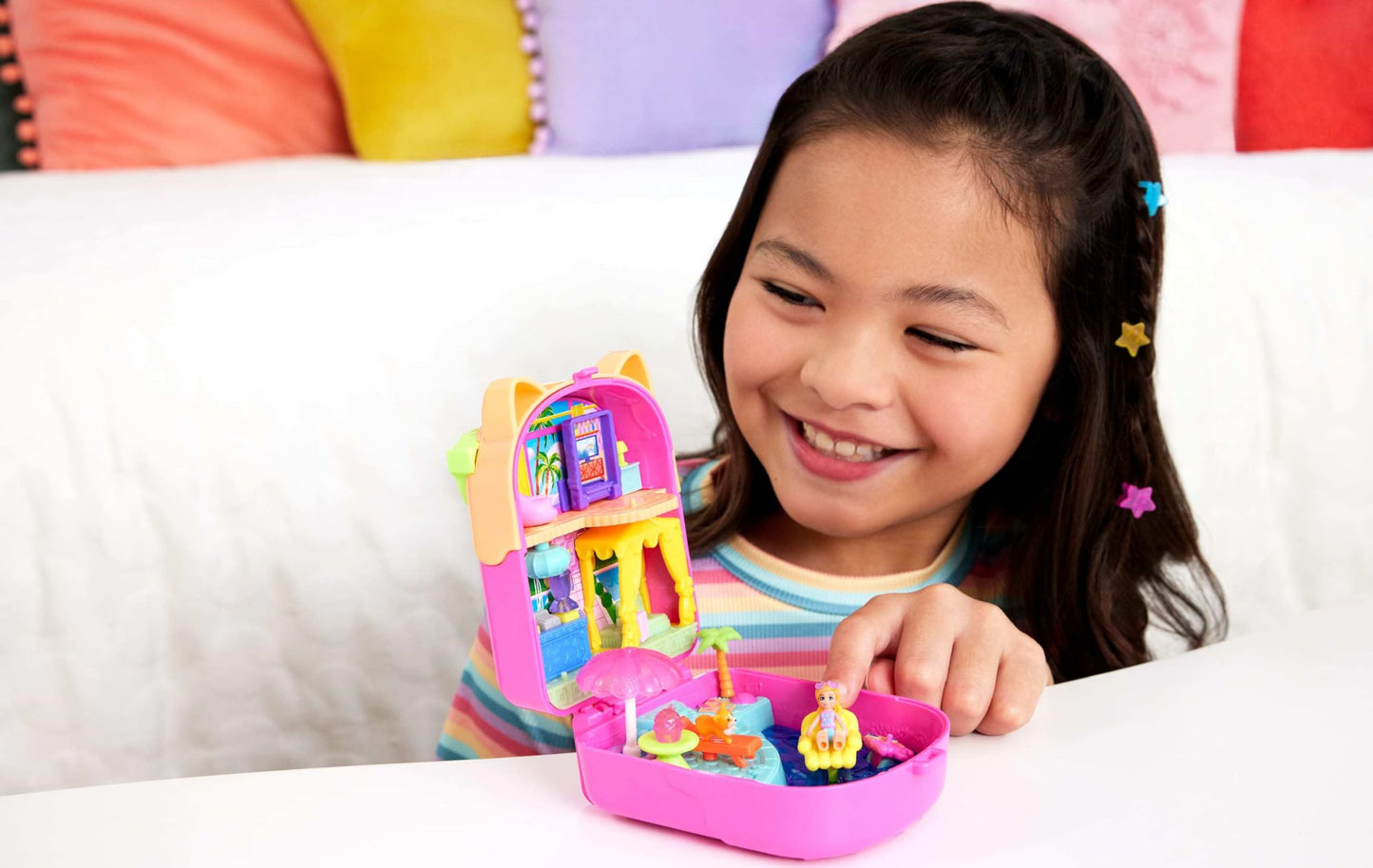 Polly Pocket Dolls and Playset, Kitty Popsicle Resort Compact, Travel Toy with 1 Micro Doll, Pet Puppy & Themed Accessories