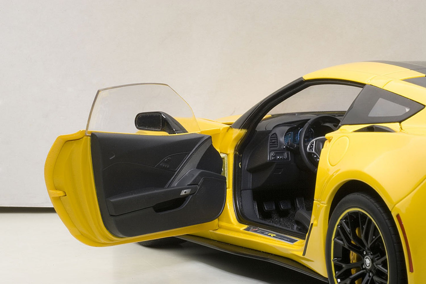 AUTOart 1/18 Model Car - 2016 Chevrolet Corvette C7 Z06 C7R Edition, Yellow/Black, Metal, Model 71260
