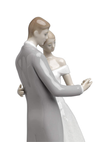 Lladró Porcelain Figurine Of A Wedding Couple United Forever. Decorative Groom And Bride Wedding In Glossy Porcelain.